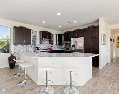10260 E White Feather Lane - Photo Thumbnail 7