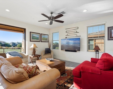 10260 E White Feather Lane - Photo Thumbnail 6