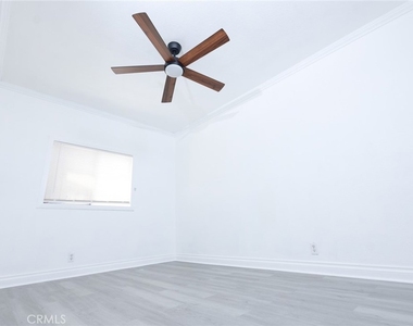 1033 West 62nd Street - Photo Thumbnail 7