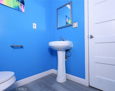 1033 West 62nd Street - Photo Thumbnail 3