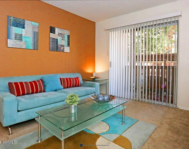 8902 N 19th Avenue - Photo Thumbnail 1