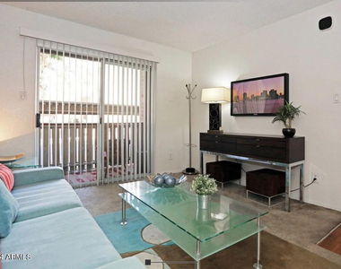 8902 N 19th Avenue - Photo Thumbnail 2