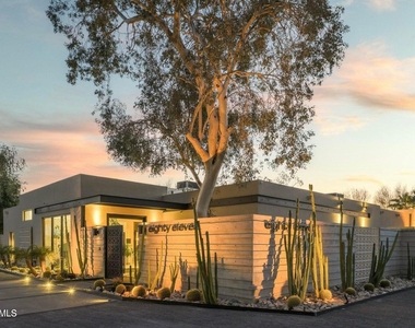 8011 E Larkspur Drive - Photo Thumbnail 1