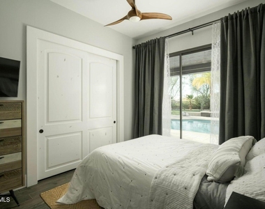 8011 E Larkspur Drive - Photo Thumbnail 22