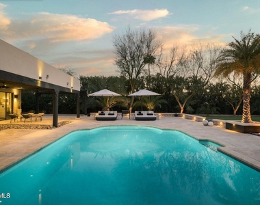 8011 E Larkspur Drive - Photo Thumbnail 38