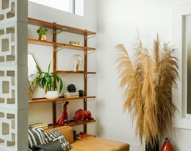 8011 E Larkspur Drive - Photo Thumbnail 7