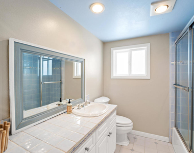 305 Ocean Drive - Photo Thumbnail 16
