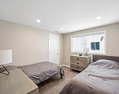 305 Ocean Drive - Photo Thumbnail 17