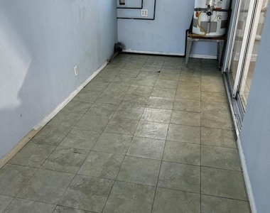 821 E Stroube Street - Photo Thumbnail 1