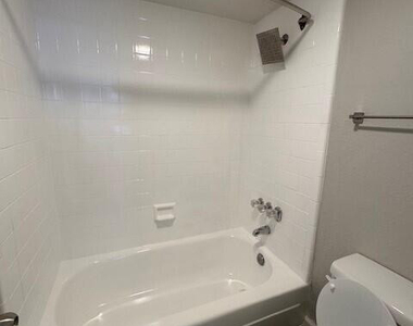 2250 W Glendale Avenue - Photo Thumbnail 7