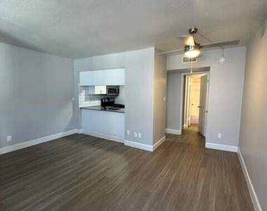 2250 W Glendale Avenue - Photo Thumbnail 3