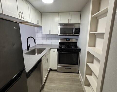 2250 W Glendale Avenue - Photo Thumbnail 2