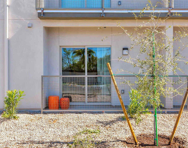 2250 W Glendale Avenue - Photo Thumbnail 6