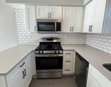 2250 W Glendale Avenue - Photo Thumbnail 1