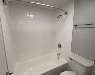2250 W Glendale Avenue - Photo Thumbnail 3