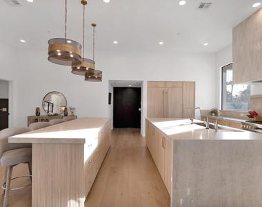 11842 N Miller Road - Photo Thumbnail 18