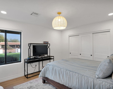 11842 N Miller Road - Photo Thumbnail 45