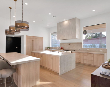 11842 N Miller Road - Photo Thumbnail 16
