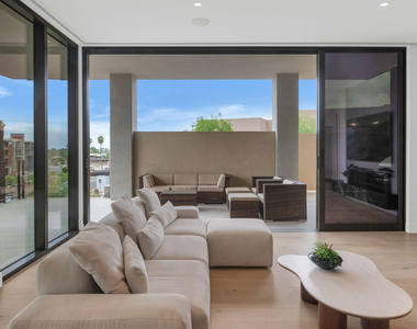 5000 N Camelback Ridge Road - Photo Thumbnail 3