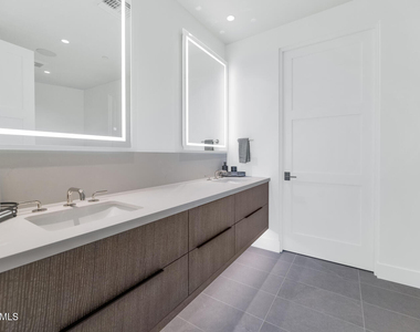 5000 N Camelback Ridge Road - Photo Thumbnail 12