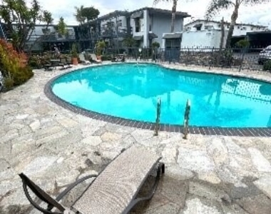 931 W 19th Street - Photo Thumbnail 13