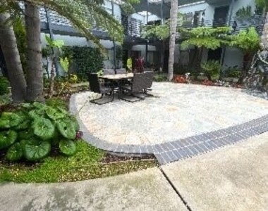 931 W 19th Street - Photo Thumbnail 18