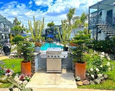 931 W 19th Street - Photo Thumbnail 19