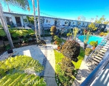 931 W 19th Street - Photo Thumbnail 16
