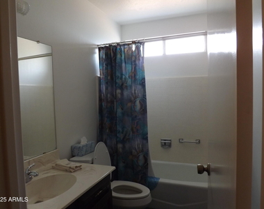 932 S 72nd Street - Photo Thumbnail 12