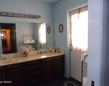 932 S 72nd Street - Photo Thumbnail 10