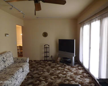 932 S 72nd Street - Photo Thumbnail 3