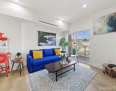 5637 Klump Avenue - Photo Thumbnail 4