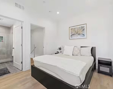 5637 Klump Avenue - Photo Thumbnail 20