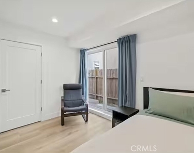 5637 Klump Avenue - Photo Thumbnail 14