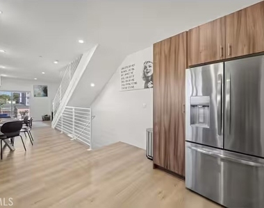 5637 Klump Avenue - Photo Thumbnail 8