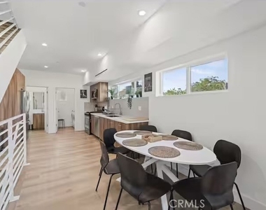 5637 Klump Avenue - Photo Thumbnail 6