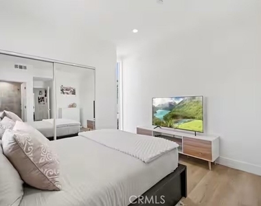 5637 Klump Avenue - Photo Thumbnail 19
