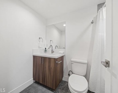 5637 Klump Avenue - Photo Thumbnail 11