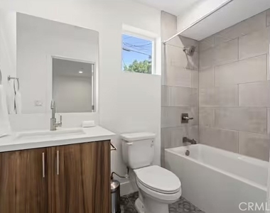 5637 Klump Avenue - Photo Thumbnail 13