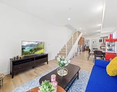 5637 Klump Avenue - Photo Thumbnail 3