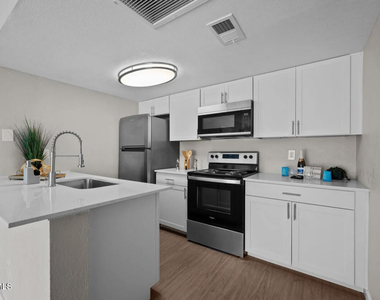 4620 W Mcdowell Road - Photo Thumbnail 2