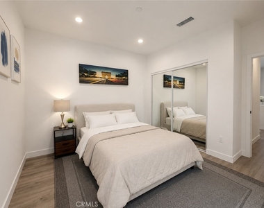 7717 Jamieson Avenue - Photo Thumbnail 7