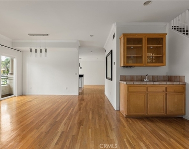 14328 Magnolia Boulevard - Photo Thumbnail 3