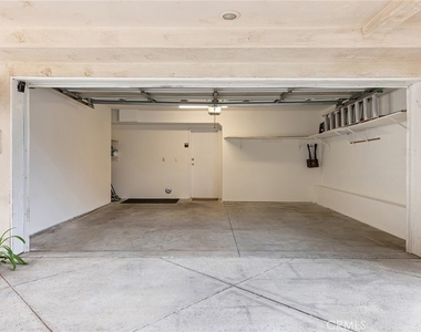 14328 Magnolia Boulevard - Photo Thumbnail 18