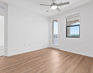 5885 S 32nd Street - Photo Thumbnail 1