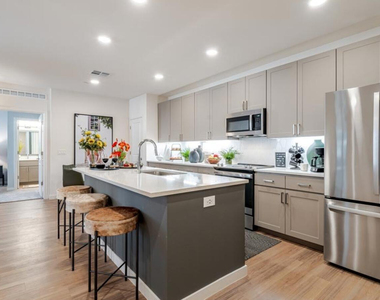 5885 S 32nd Street - Photo Thumbnail 2