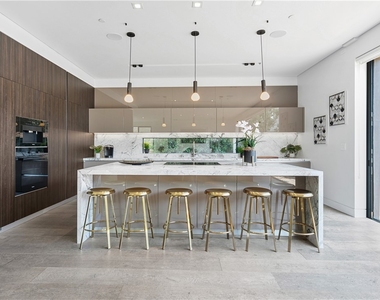 716 N Fuller - Photo Thumbnail 7
