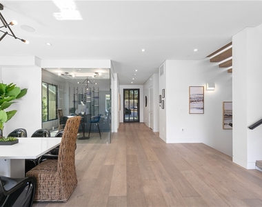 716 N Fuller - Photo Thumbnail 3