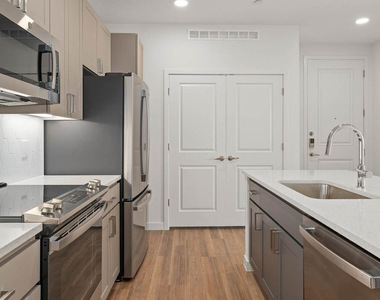 5885 S 32nd Street - Photo Thumbnail 3