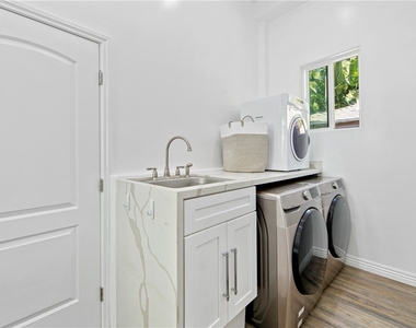 3763 Lankershim Boulevard - Photo Thumbnail 11
